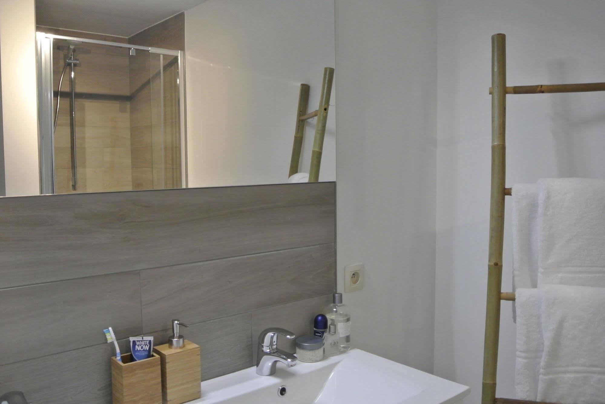 Lo-Gies Apartment Локристи Екстериор снимка