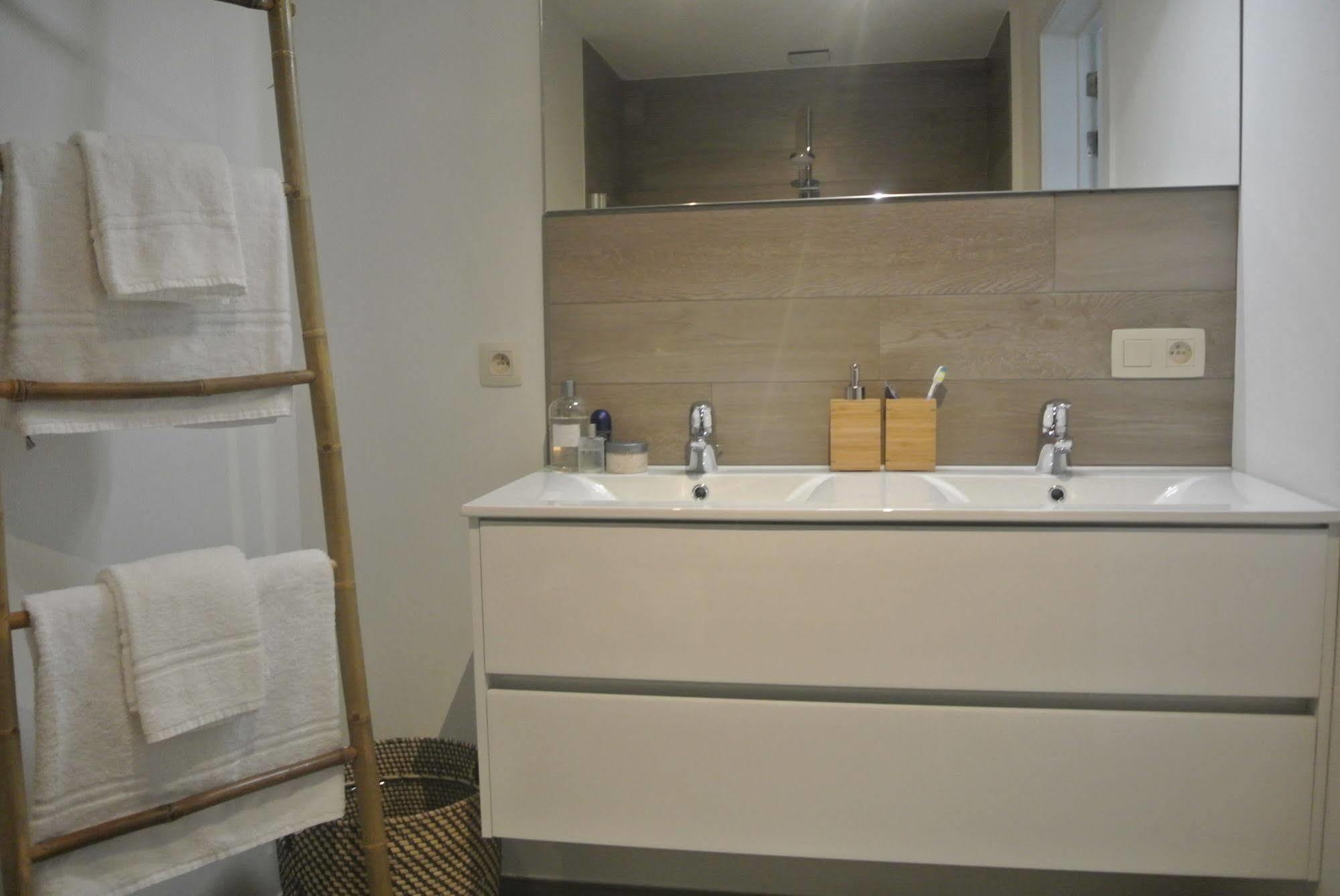 Lo-Gies Apartment Локристи Екстериор снимка