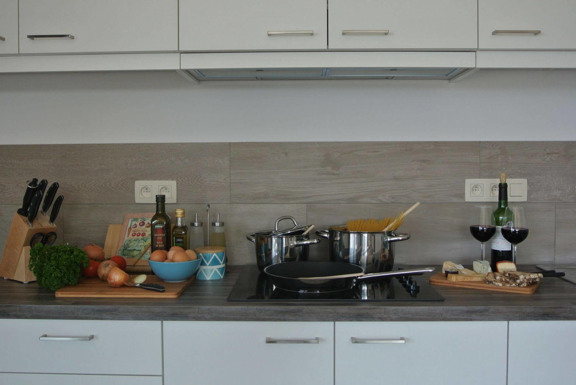 Lo-Gies Apartment Локристи Екстериор снимка